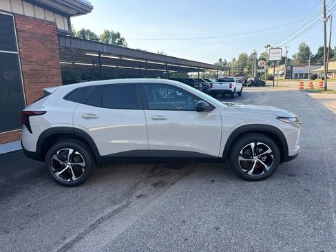 New 2026 Chevrolet Trax RS w/ Sunroof Package FWD image 4