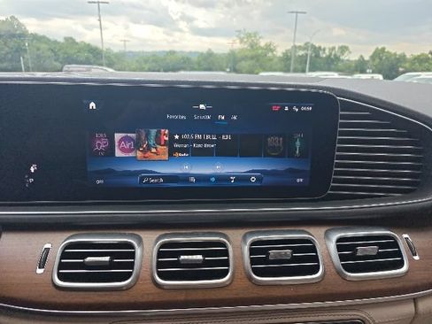 Used 2024 Mercedes-Benz GLE 450e 4MATIC image 10