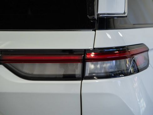 Certified 2023 Jeep Grand Cherokee Limited AWD/4WD image 6