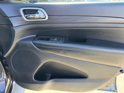 Used 2021 Jeep Grand Cherokee Laredo X image 8