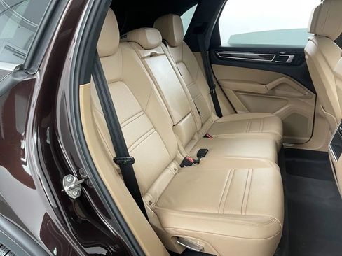 Used 2019 Porsche Cayenne AWD/4WD image 32