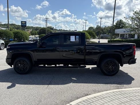Used 2024 Chevrolet Silverado 2500 LT w/ Midnight Edition AWD/4WD image 6
