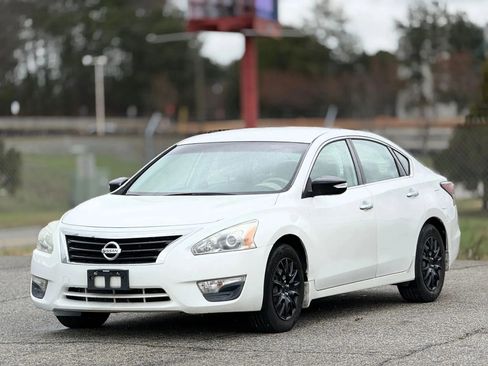 Used 2015 Nissan Altima 2.5 S w/ Power Driver Seat Package FWD image 6