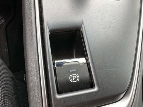 Certified 2025 Subaru Crosstrek 2.0i Premium image 19