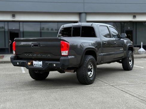 Used 2016 Toyota Tacoma TRD Off-Road w/ Towing Package AWD/4WD image 4