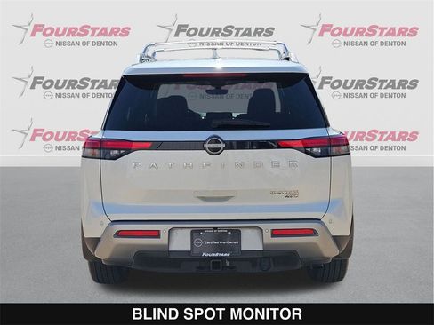 Used 2024 Nissan Pathfinder Platinum image 5