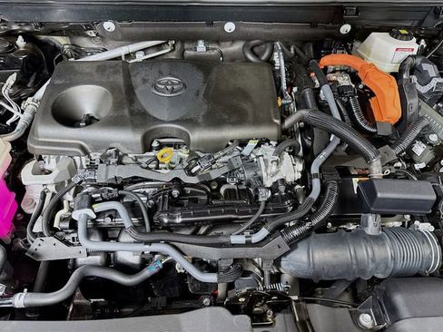 Certified 2024 Toyota RAV4 LE AWD/4WD image 31