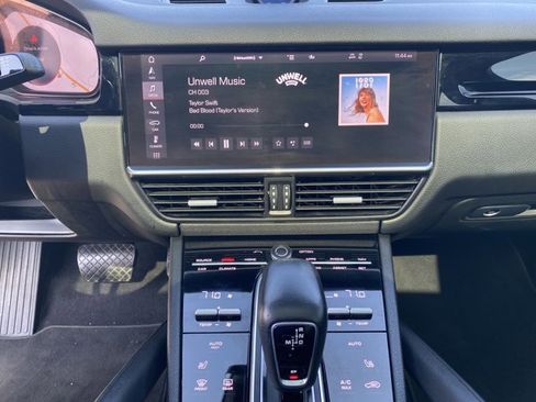 Used 2021 Porsche Cayenne Coupe w/ Premium Package image 11