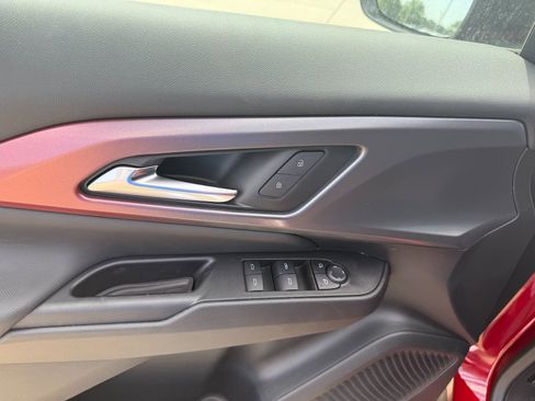 New 2025 Chevrolet Equinox EV RS image 13