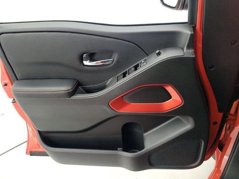 Used 2025 Nissan Frontier PRO-4X w/ Pro Convenience Package image 5