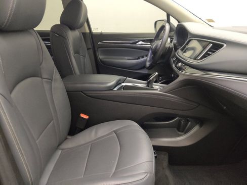 Used 2021 Buick Enclave Essence FWD image 21