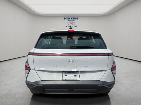 Certified 2026 Hyundai Kona SE image 4