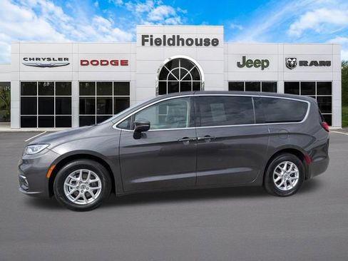 Used 2023 Chrysler Pacifica Touring-L FWD image 20