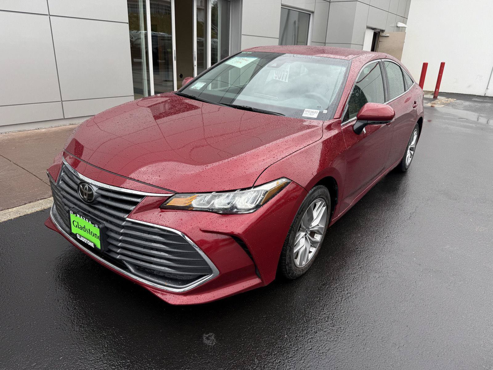 Used 2022 Toyota Avalon XLE FWD image 1