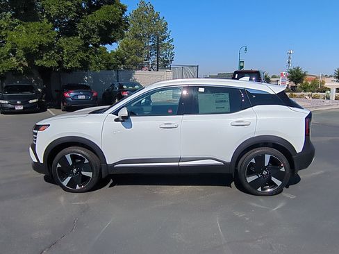 New 2025 Nissan Kicks SR w/ SR Premium Package image 9