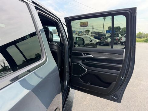 Used 2024 Jeep Wagoneer L Series II w/ Flexible Seating Group RWD image 46