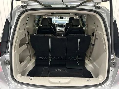 Used 2024 Chrysler Pacifica Limited FWD image 15