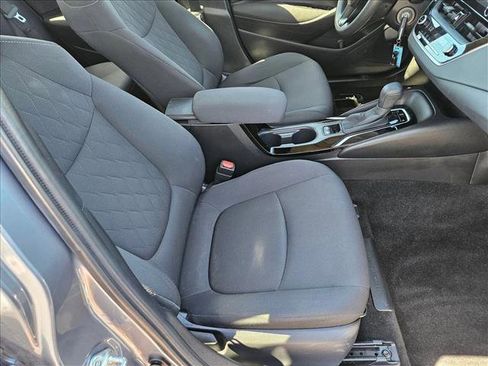 Used 2020 Toyota Corolla LE w/ Carpet Mat Package (TMS) image 19