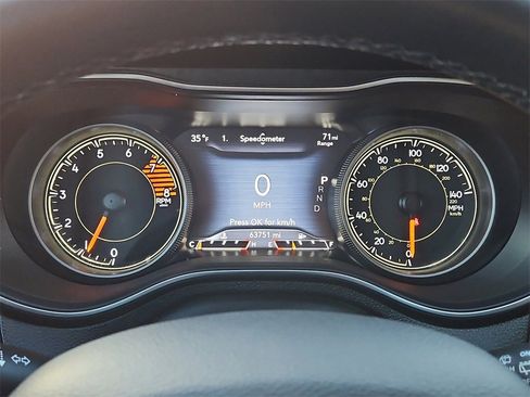 Used 2019 Jeep Cherokee Limited image 32