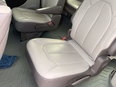 Used 2017 Chrysler Pacifica Touring-L Plus w/ Advanced Safetytec Group image 20