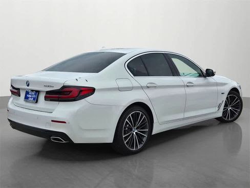 Used 2022 BMW 530e w/ Premium Package image 6