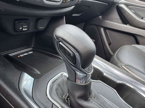 Used 2023 Chevrolet Traverse Premier AWD/4WD image 23