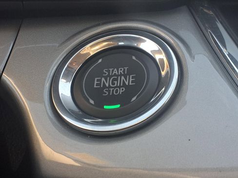 Used 2025 Chevrolet Trax LT image 6