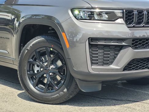 New 2026 Jeep Grand Cherokee Altitude AWD/4WD image 2