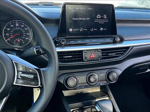 Used 2023 Kia Forte LXS w/ LXS Technology Package image 18