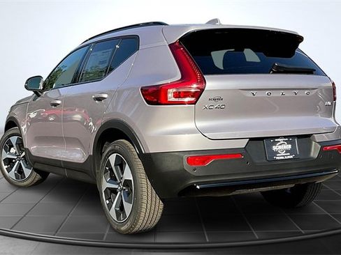 New 2026 Volvo XC40 B5 Plus w/ Climate Package image 4