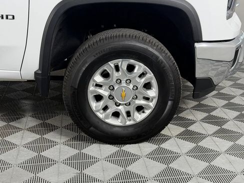Used 2025 Chevrolet Silverado 2500 LTZ AWD/4WD image 14