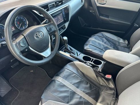 Used 2018 Toyota Corolla LE image 9