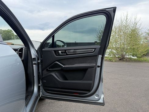 Used 2021 Porsche Cayenne GTS AWD/4WD image 16