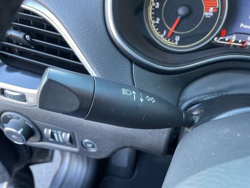 Used 2022 Jeep Cherokee Limited image 31