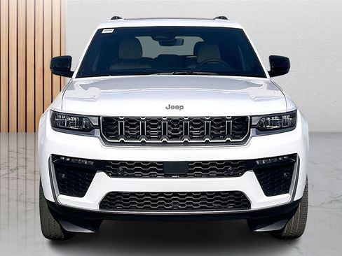 New 2026 Jeep Grand Cherokee Limited w/ Luxury Tech Group II AWD/4WD image 3