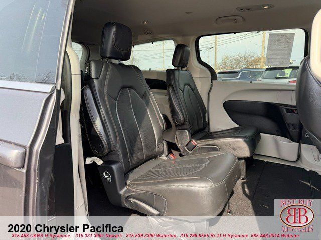 Used 2020 Chrysler Pacifica Touring-L w/ Tire & Wheel Group FWD image 15