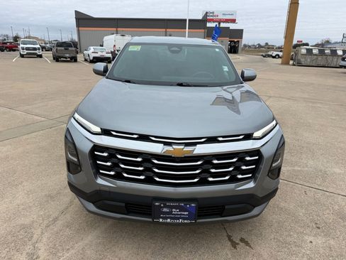 Used 2025 Chevrolet Equinox LT image 2