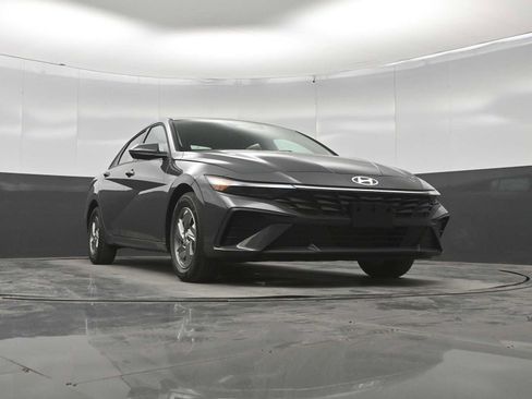 New 2026 Hyundai Elantra SE FWD image 32