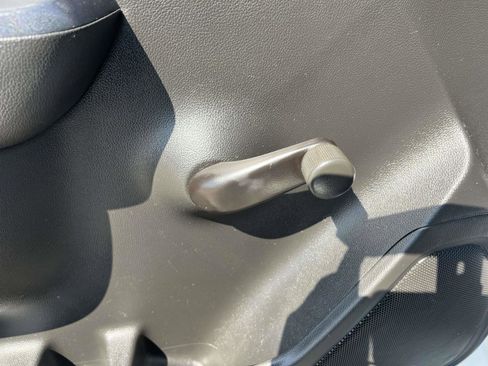 Used 2018 GMC Sierra 2500 2WD Regular Cab image 9