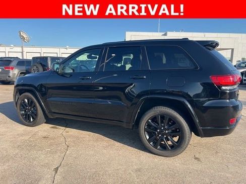 Used 2018 Jeep Grand Cherokee Altitude AWD/4WD image 5