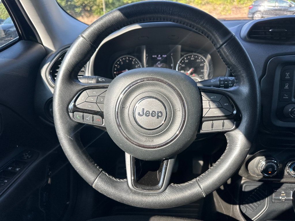 Used 2017 Jeep Renegade Altitude FWD image 32