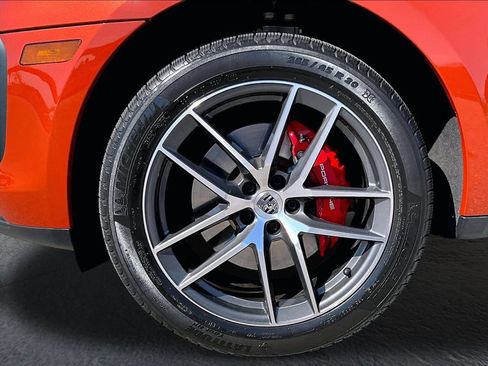 Certified 2022 Porsche Macan S AWD/4WD image 11
