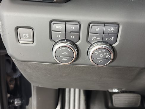 Used 2023 GMC Sierra 1500 AT4 w/ AT4 Premium Package AWD/4WD image 30