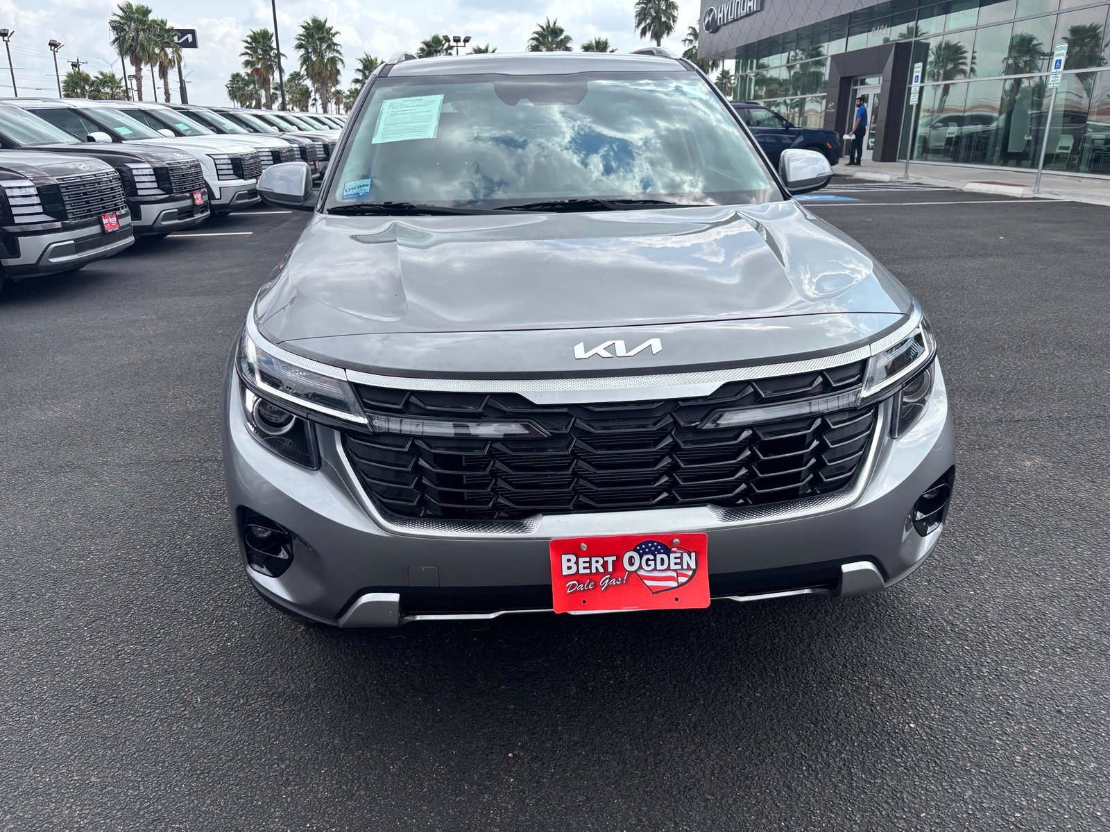 Used 2026 Kia Seltos EX FWD image 2