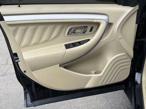 Used 2018 Ford Taurus SE image 12