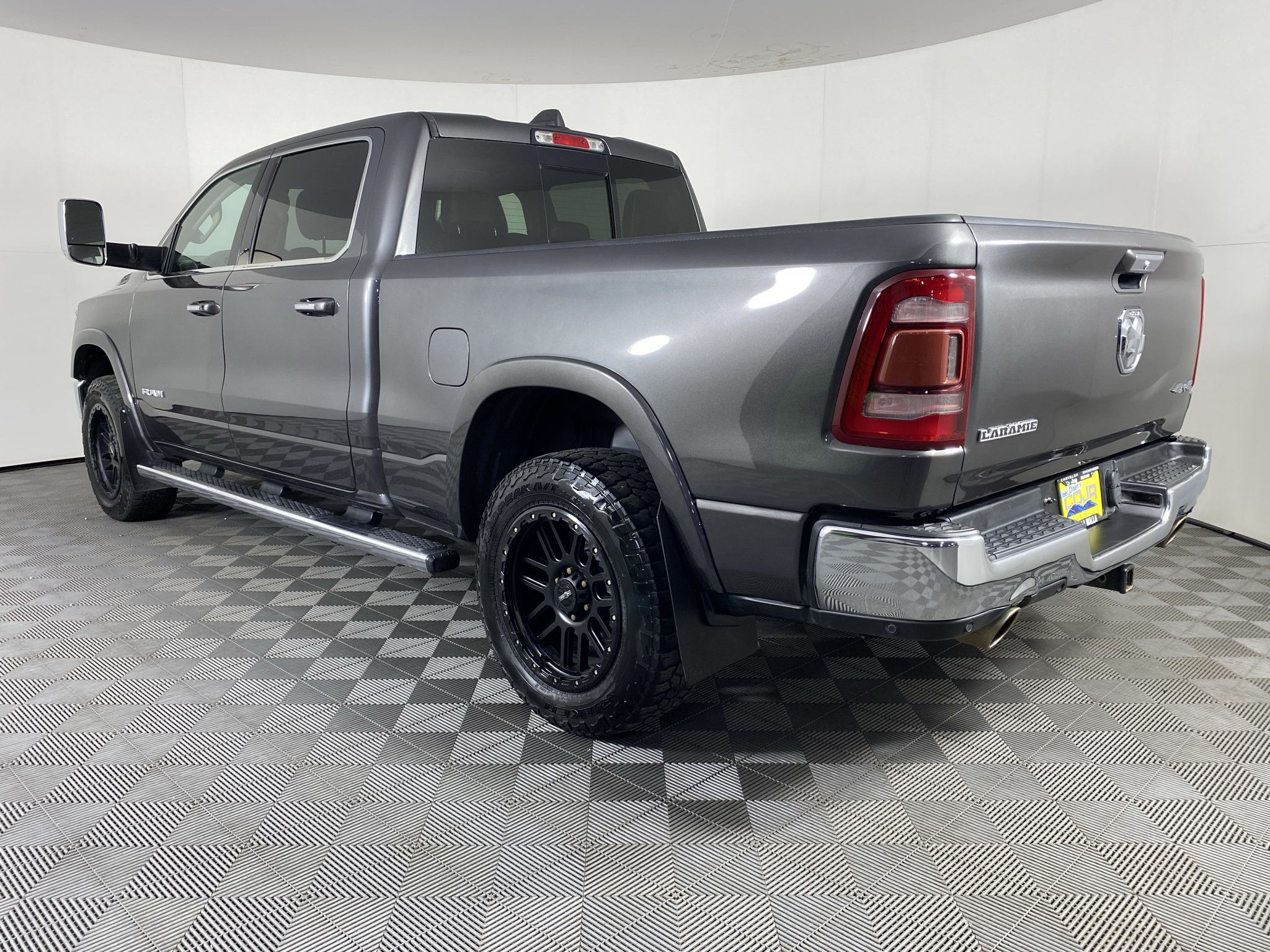 Used 2019 RAM 1500 Laramie AWD/4WD image 6