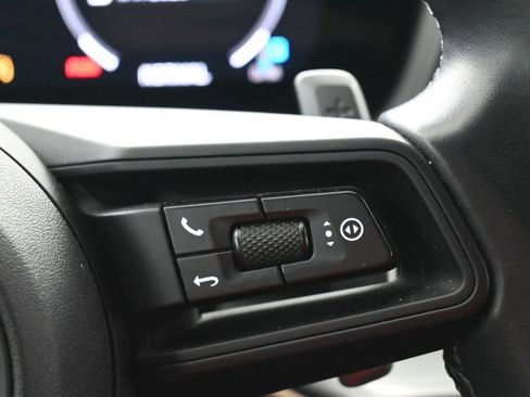 Used 2024 Porsche Cayenne Coupe image 23