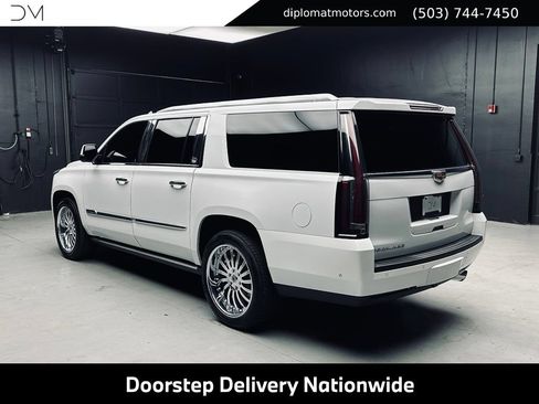 Used 2017 Cadillac Escalade ESV Platinum AWD/4WD image 5