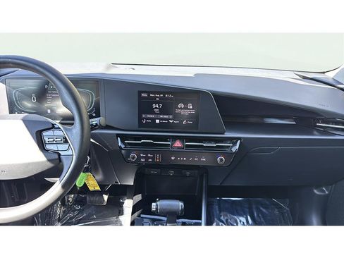Used 2025 Kia Niro LX FWD image 23
