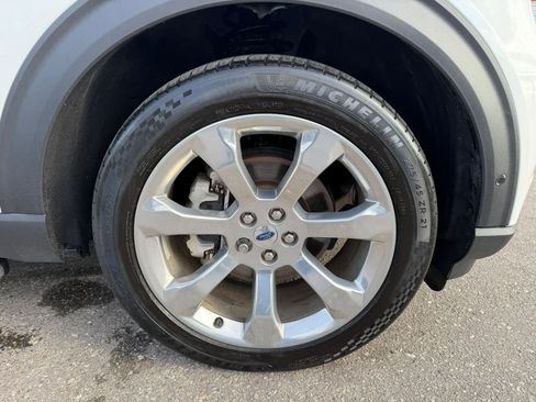 Used 2020 Ford Explorer Platinum w/ Premium Technology Package image 14